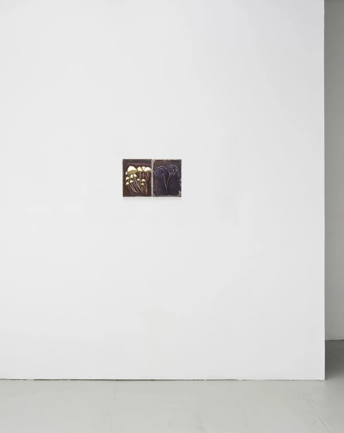 Saprophytes, 2025, Huile sur lin, 18 x 14 x 2,5 cm, Collection privée ; Pharmakos, 2025, Huile sur toile, 18 x 14 x 2,5 cm