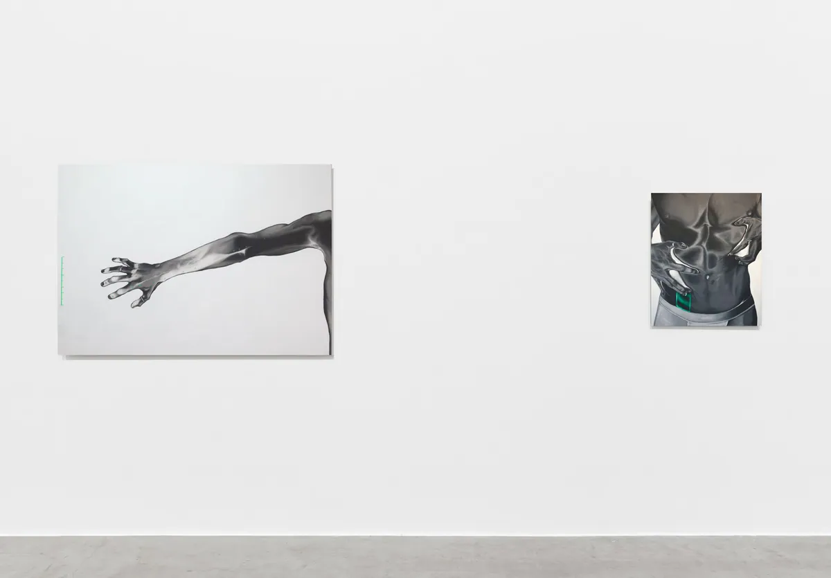 Stigmates dans la chair, 2023, Huile sur toile, 81 x 116 x 2,5 cm ; Hollow, 2023, Huile sur toile, 68 x 46 x 2,5 cm, Collection privée